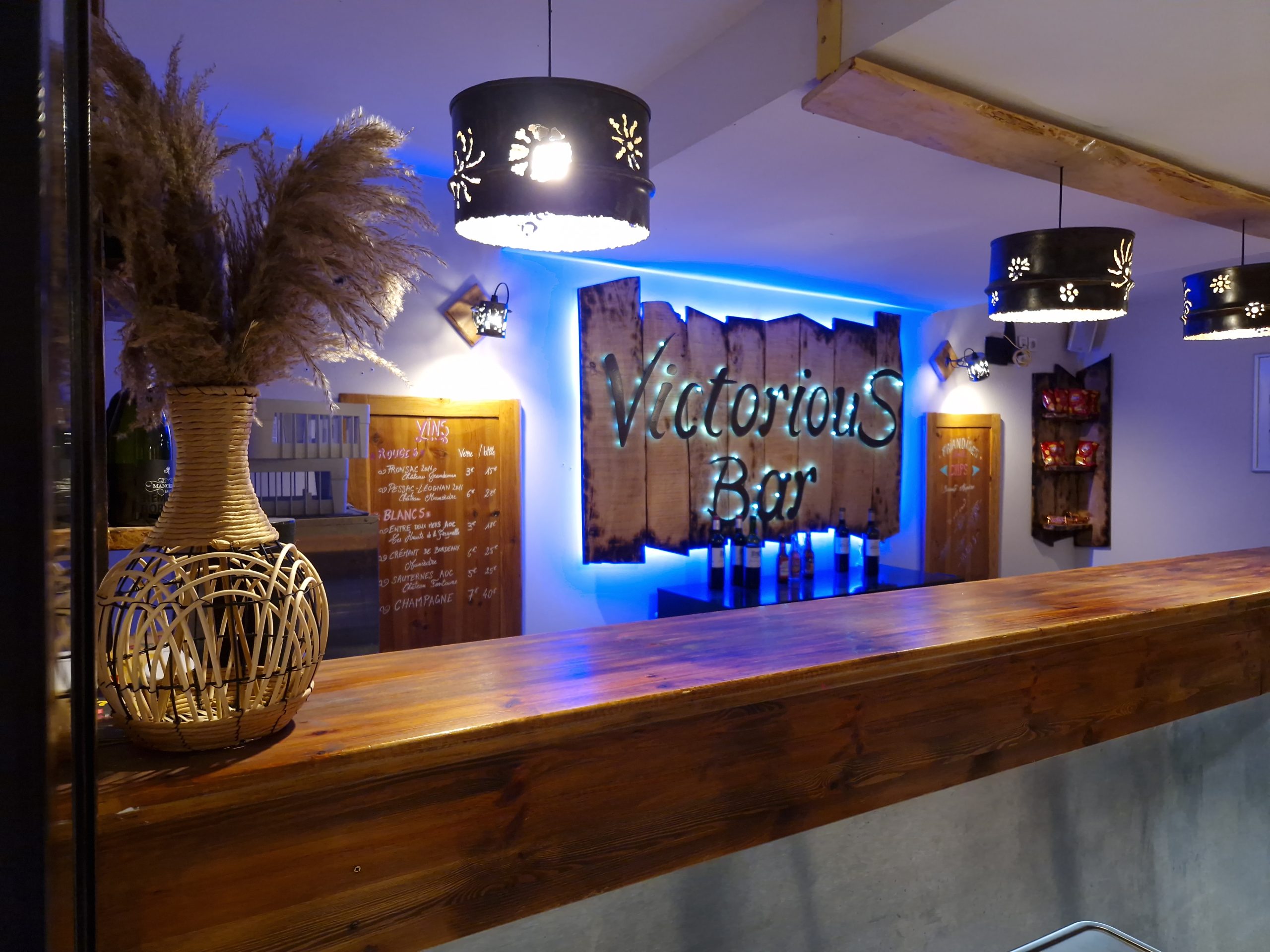 Le Victorious Bar